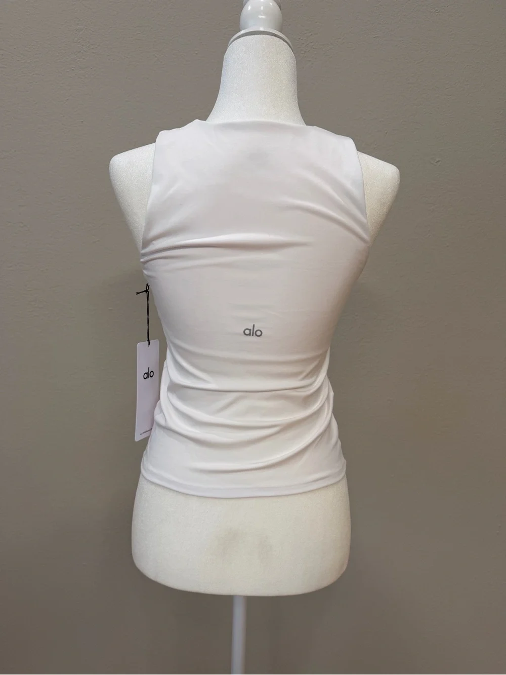 Alo Yoga Softsculpt No Nonsense Bra Tank White Size M NWT Built-In Shelf Bra
